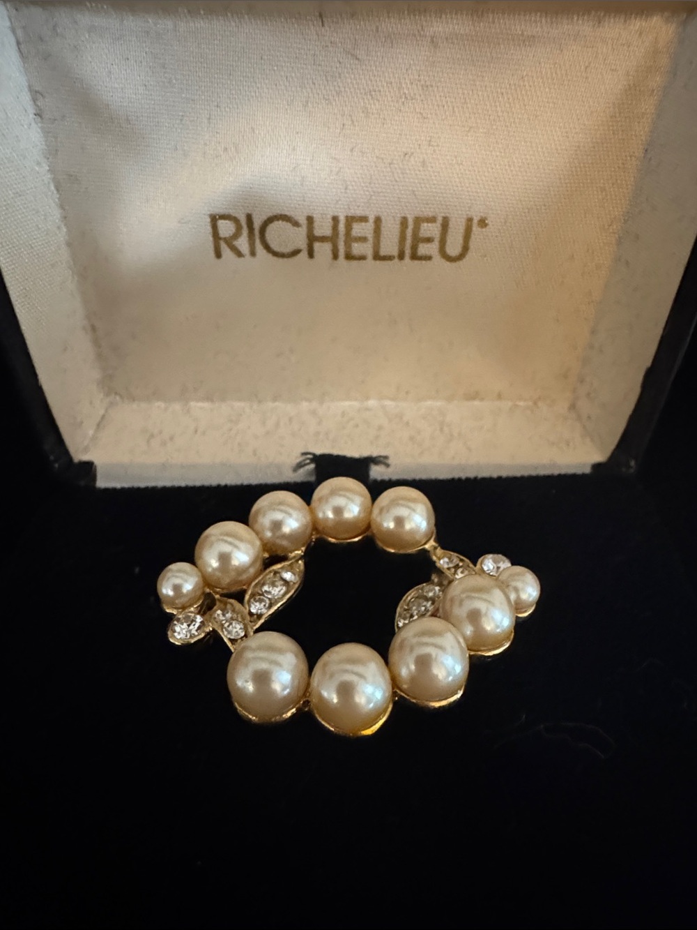 Richelieu Gold-Tone Pearl Circle Brooch - Cream Pearls